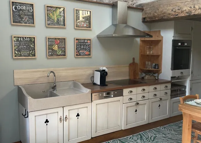 La Hutte Semesterbostad